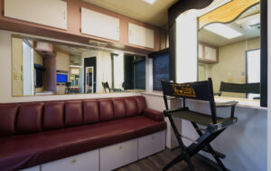3 Room Star Trailer 40